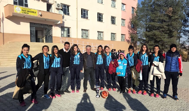 Gazi Anadolu Lisesi Genç Kızları Mardin İl şampiyonu