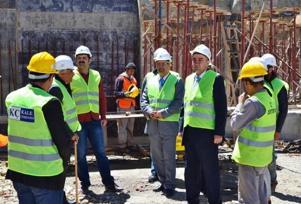 İnşaat işçilerine iş güvenliği eğitimi