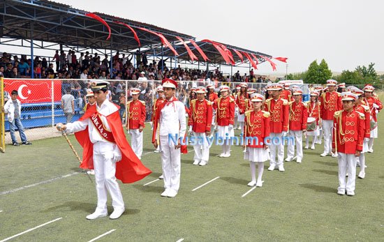 Nusaybin'de 8 Lise bir bando takımı çıkaramıyor, Törenleri Atatürk İ.Ö.O. yönetti