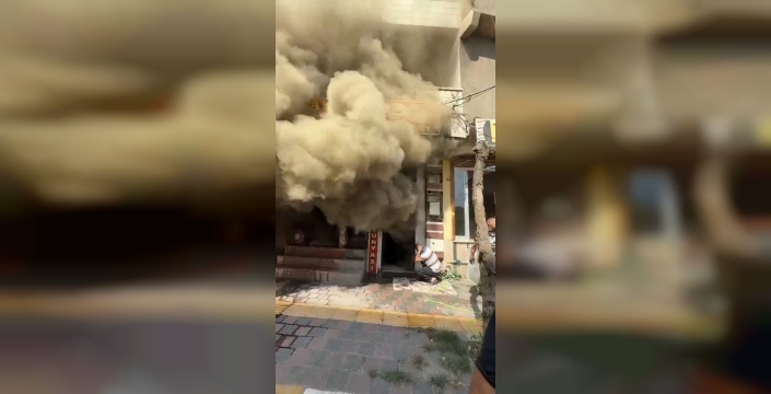 Halı satış merkezinde yangın: İş yeri kullanılamaz hale geldi