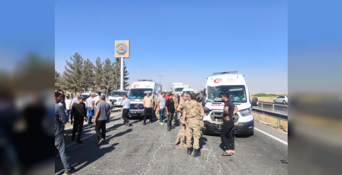 Nusaybin'de hasta taşıyan ambulans zincirleme kazaya karıştı: 3 yaralı