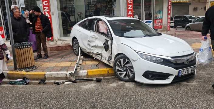 Nusaybin’de iki otomobil çarpıştı: 2 yaralı